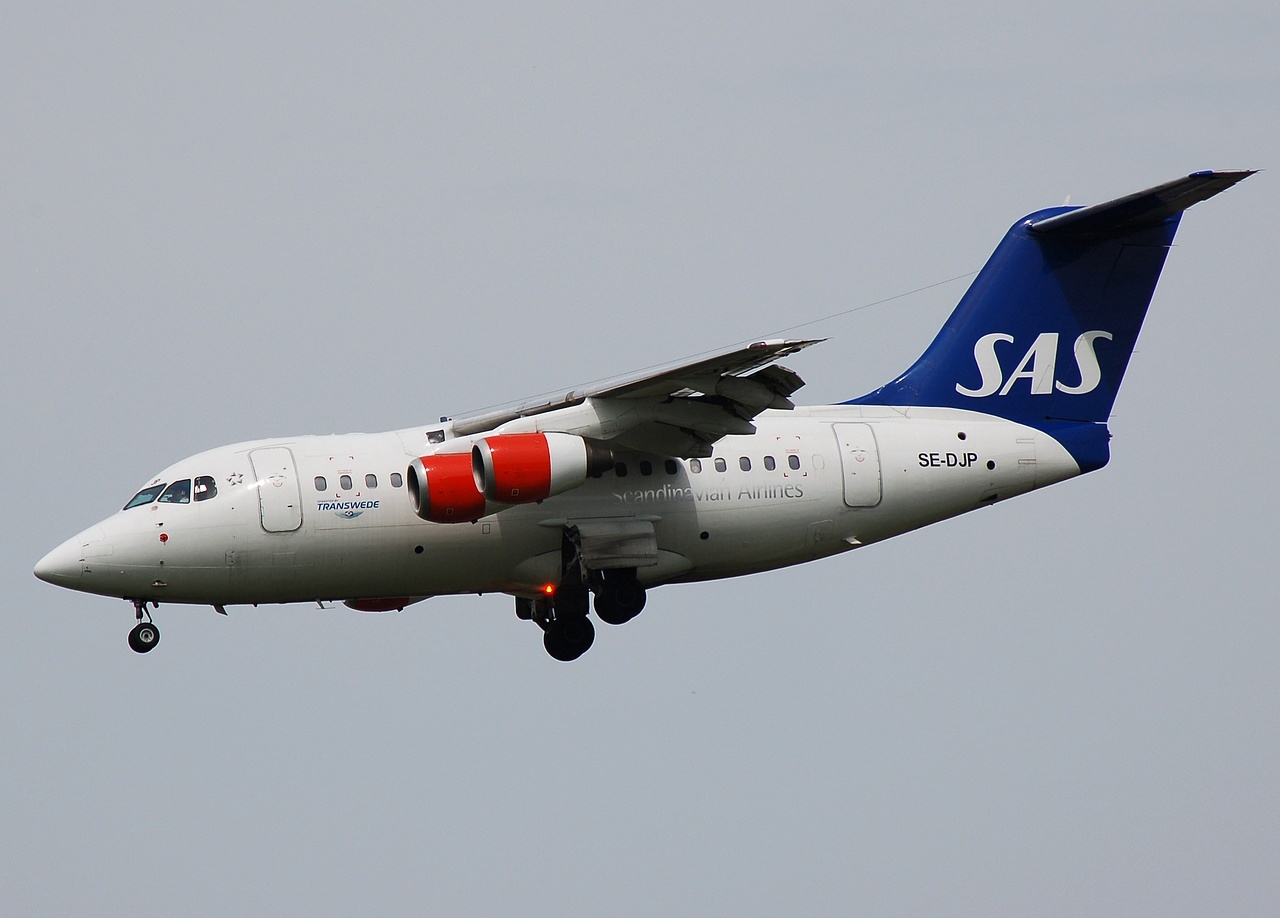 SE-DJP - BAe 146 RJ70 - SAS Scandinavian Airlines - BRU - 27-04-2008