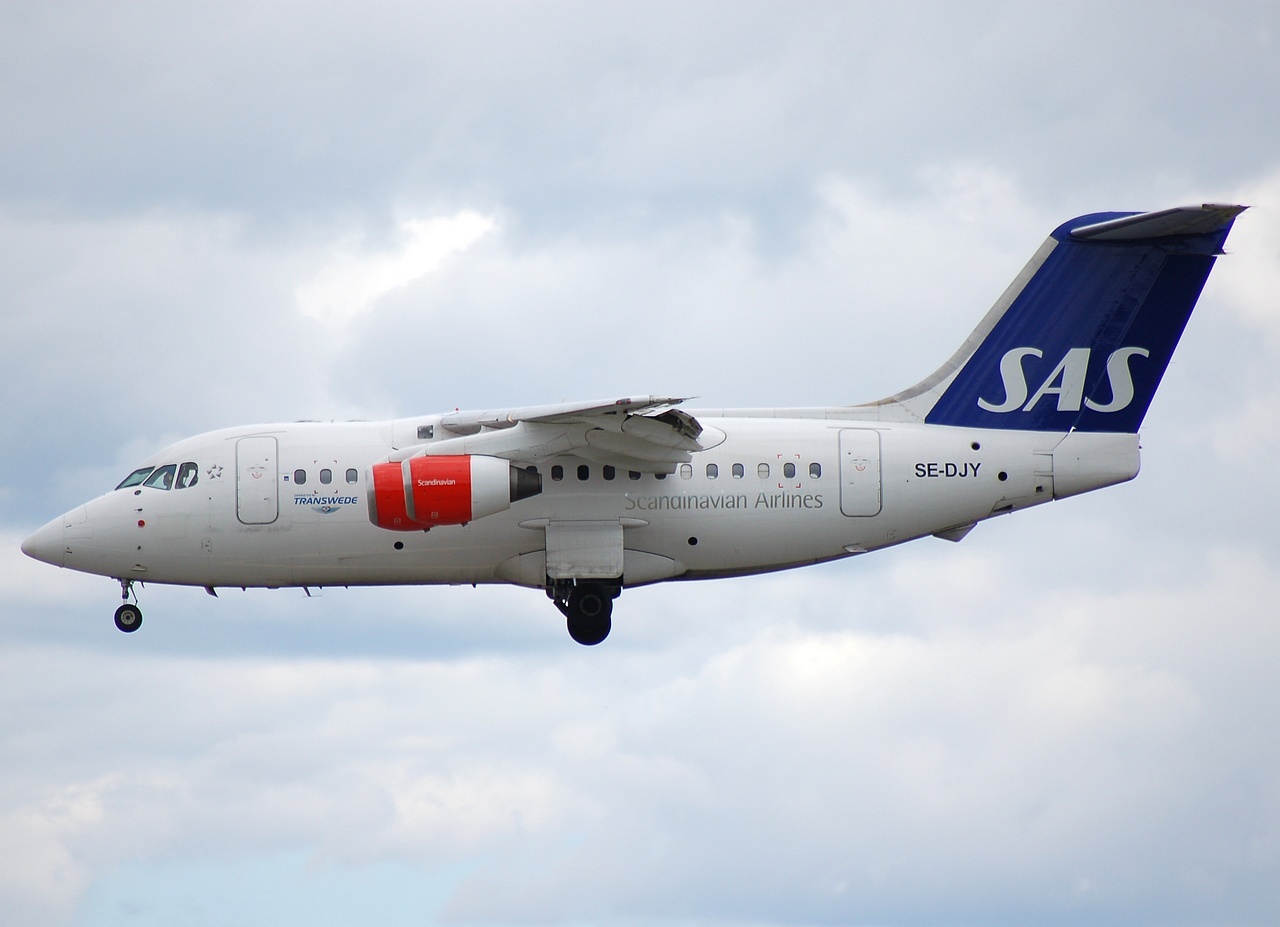 SE-DJY - RJ70- - SAS Scandinavian Airlines - OSL - 24-06-2008