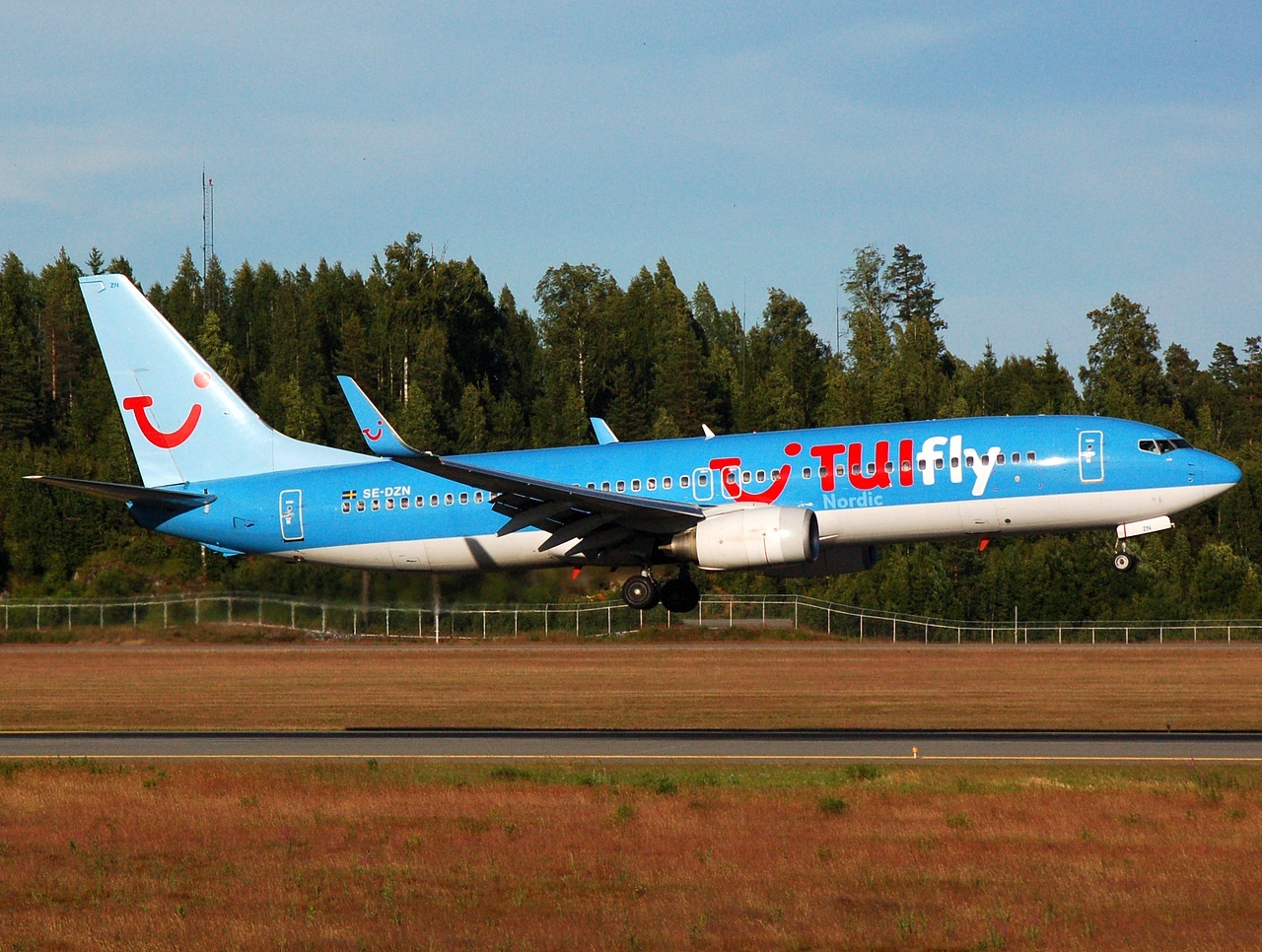 SE-DZN - 737-804(WL) - TUIFly Nordic - OSL - 25-06-2008