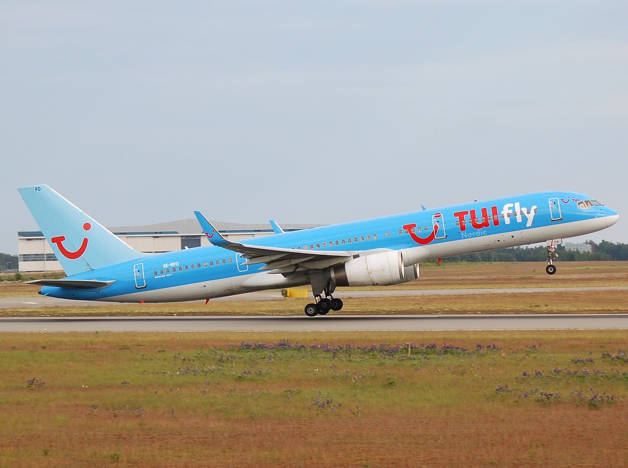SE-RFO - 757-28A(WL) - TUIFly Nordic - HEL - 06-06-2008