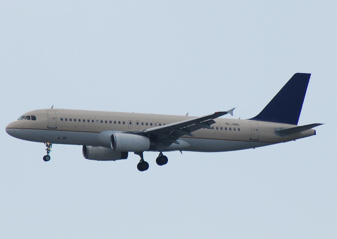 TC-OGL - A320-232 - Atlasjet - HEL - 08-09-2008