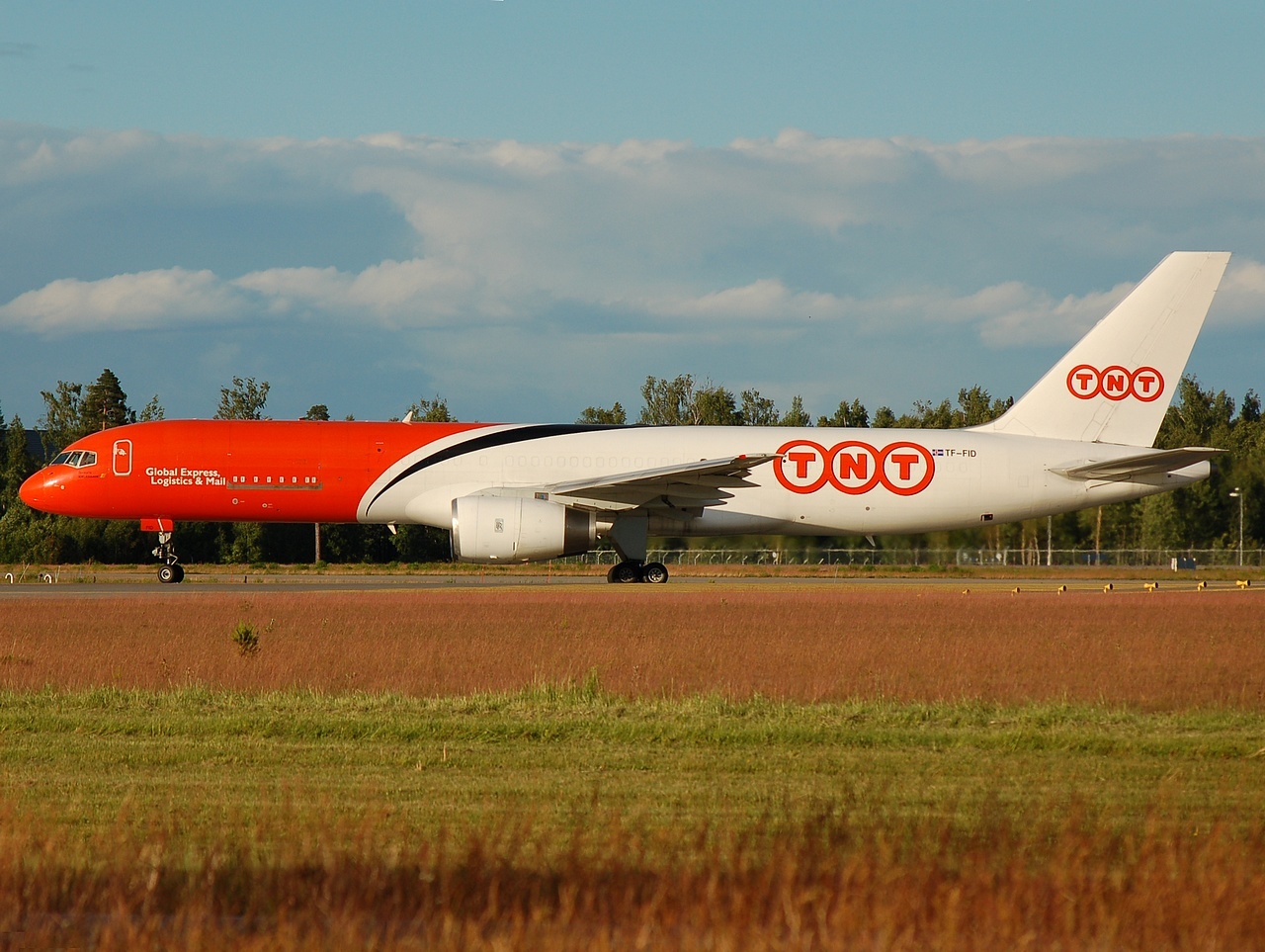 TF-FID - 757-23A - TNT Airways - OSL - 24-06-2008