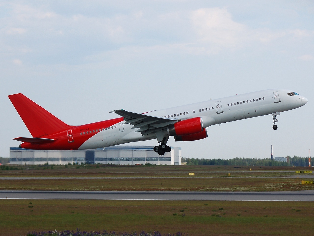 TF-LLY - 757-225 - Icelandair - HEL - 06-06-2008