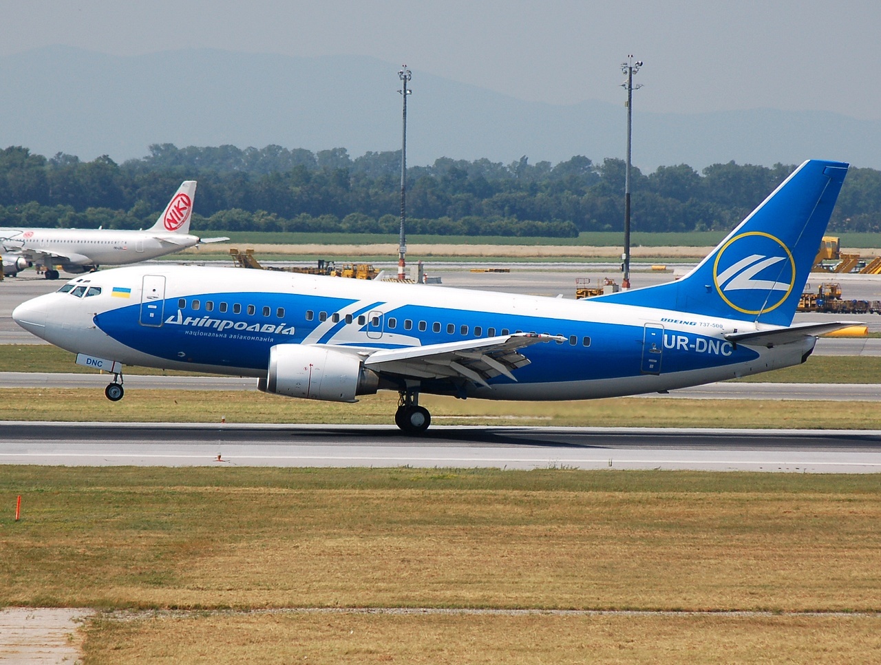 UR-DNC - 737-5L9 - Dniproavia - VIE - 03-07-2008