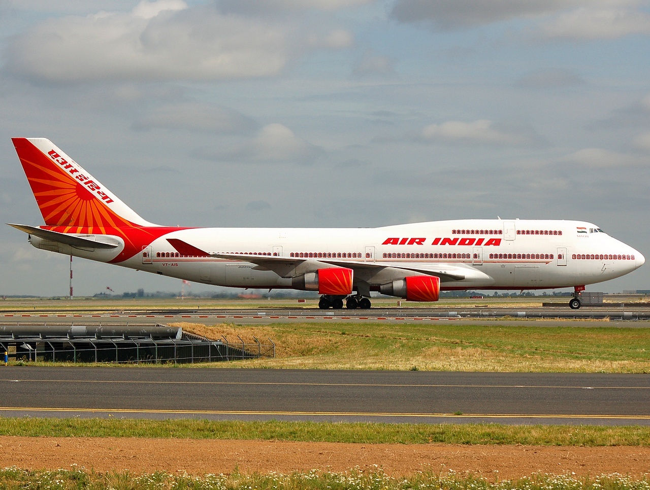 VT-AIS - 747-4H6 - Air India - CDG - 09-07-2008