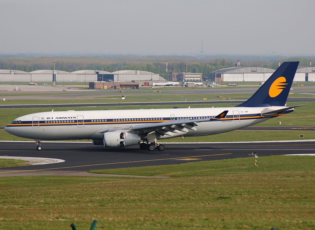 VT-JWE - A330-243 - Jet Airways - BRU - 27-04-2008