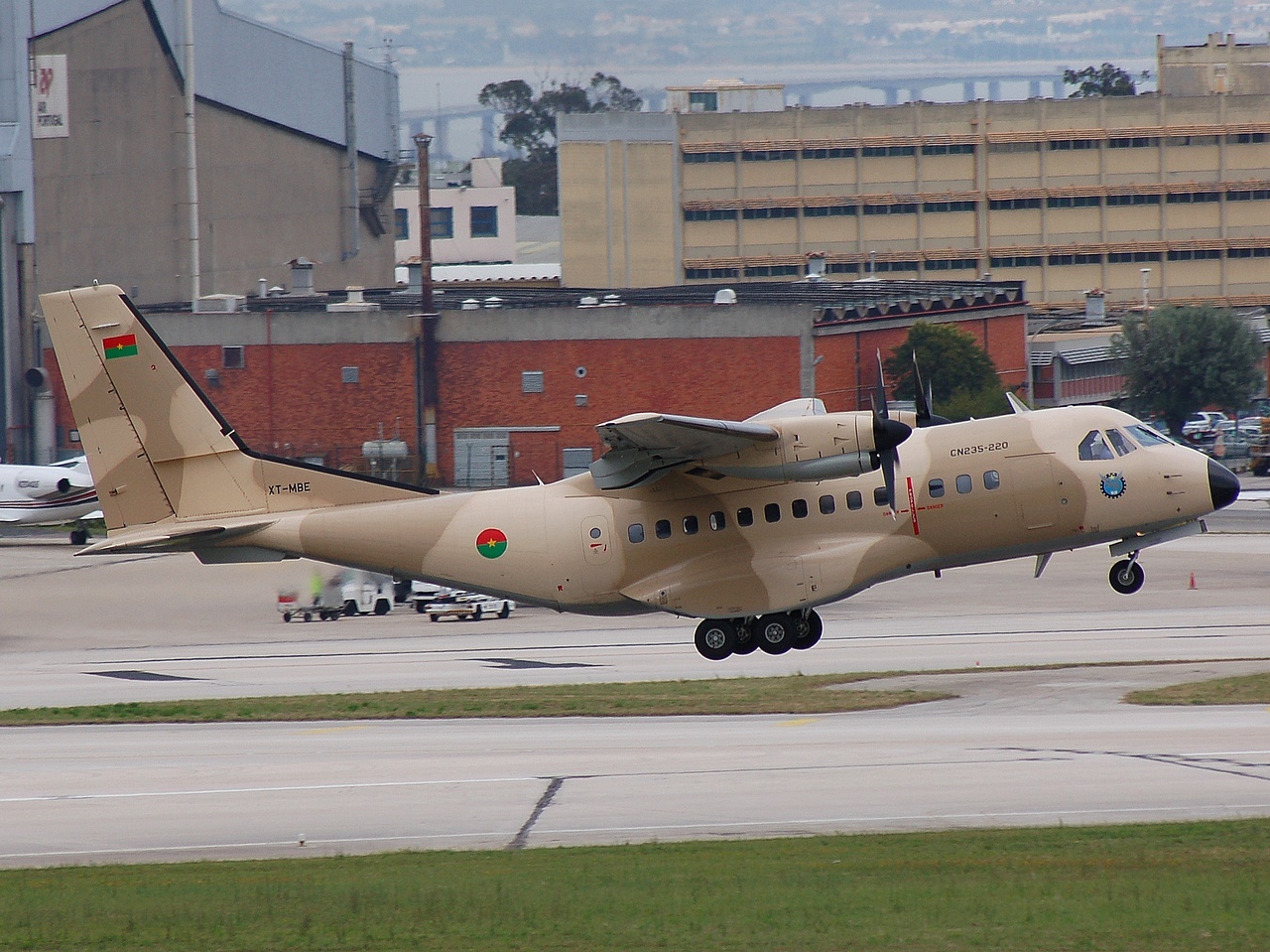 XT-MBE - Nurtanio 235-220 - Burkina Faso Air Force - LIS - 28-05-2008