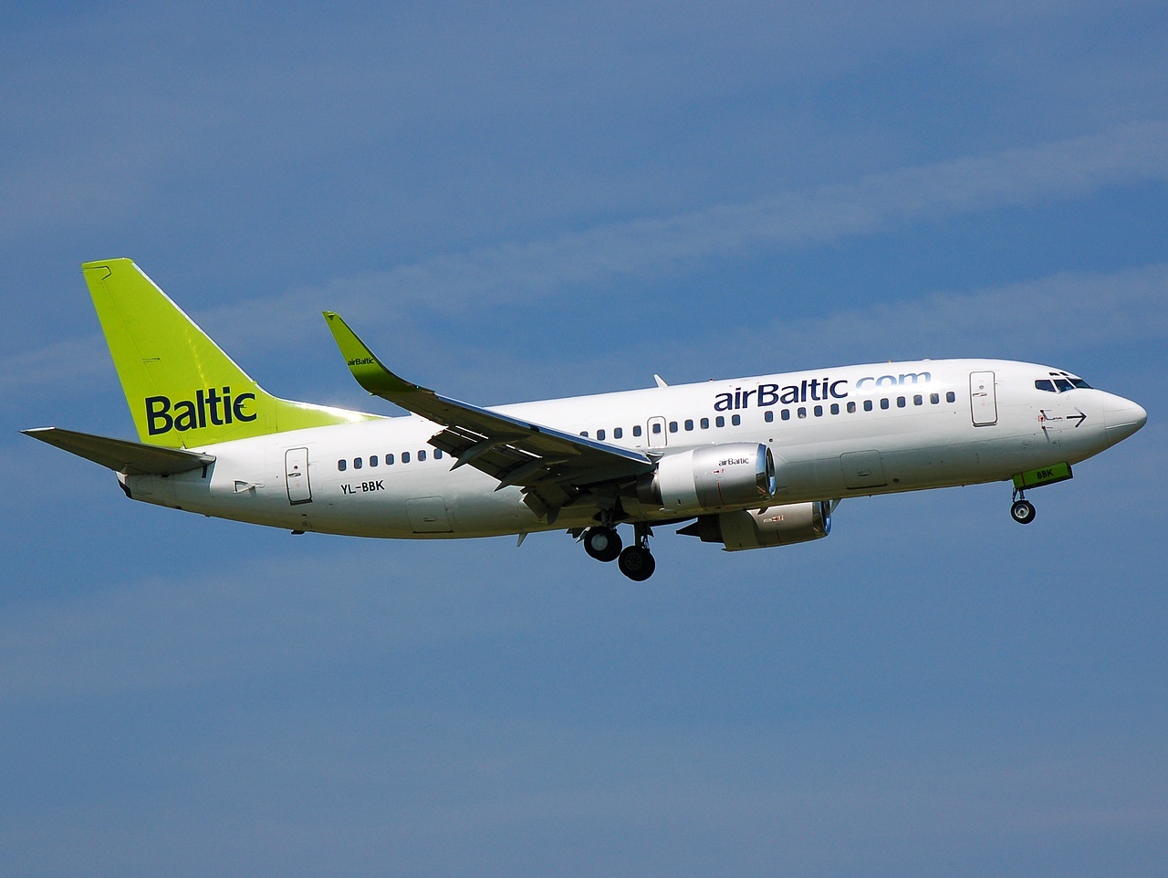 YL-BBK - 737-33V(WL) - Air Baltic - LGW - 13-05-2008