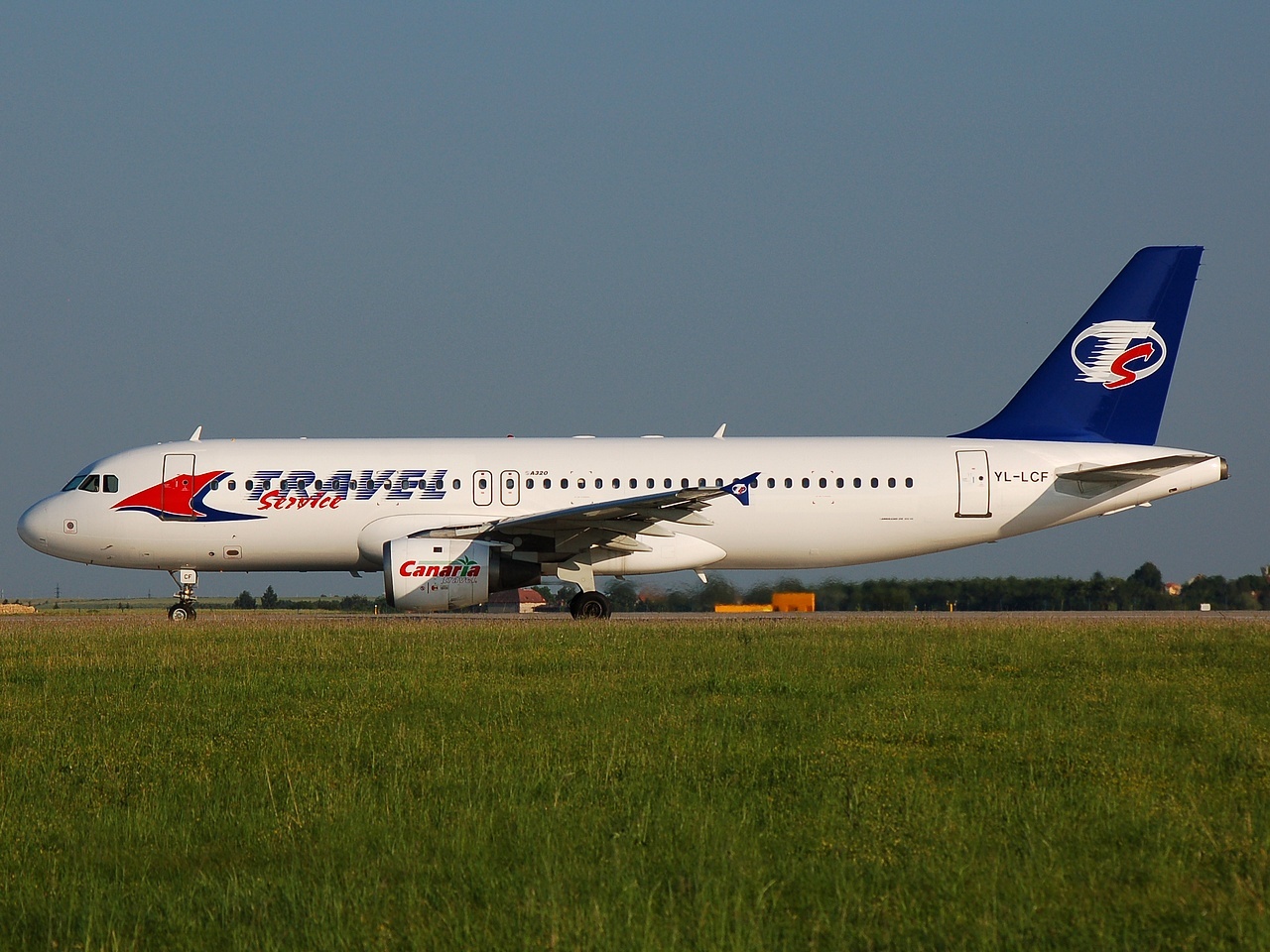 YL-LCF - A320-212 - Travel Service - PRG - 30-06-2008