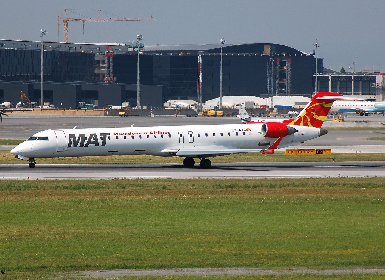 Z3-AAG - CRJ-900 - Macedonian Airlines - VIE - 03-07-2008