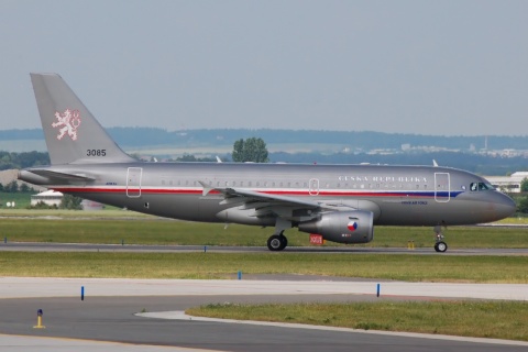 3085 - A319-115ACJ - Czech Air Force - PRG - 30-06-2008b