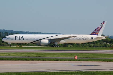 AP-BHW - 777-340(ER) - PIA Pakistan International Airlines - MAN - 14-05-2008