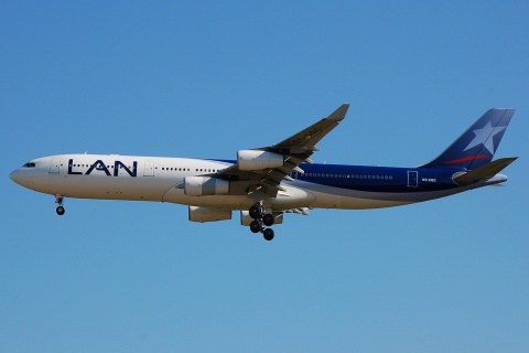 CC-CQC - A340-313E - LAN Airlines - FRA - 10-05-2008