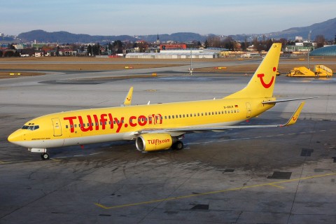 D-AHLR - 737-8K5(WL) - TUIfly - SZG - 17-02-2008