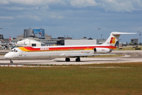 EC-FGM - MD-88 - Iberia - LIS - 29-05-2008