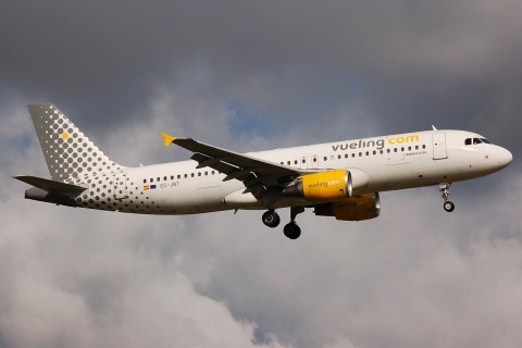 EC-JNT - A320-214 - Vueling - LIS - 31-05-2008