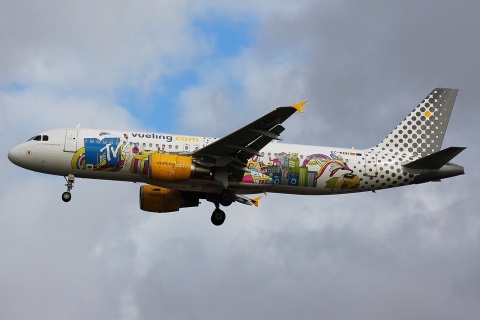 EC-KDH - A320-214 - Vueling - LIS - 29-05-2008