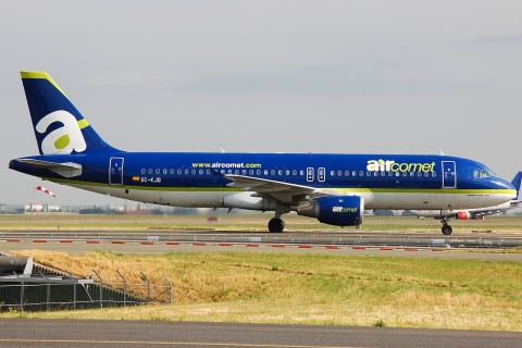 EC-KJG - A320-211 - Air Comet - CDG - 09-07-2008
