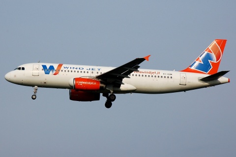 EI-CUM - A320-212 - Windjet - FCO - 11-06-2008