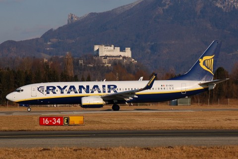 EI-DCC - 737-8AS(WL) - Ryanair - SZG - 16-02-2008b
