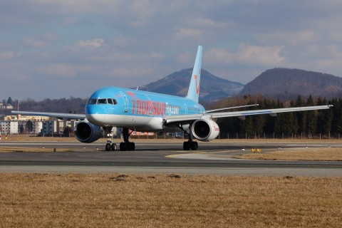 G-BYAO - 757-204 - Thomsonfly - SZG - 16-02-2008a