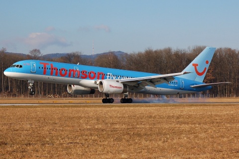 G-YBAL - 757-228 - Thomsonfly - SZG - 16-02-2008