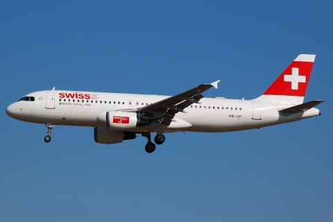 HB-IJF - A320-214 - Swiss - CPH - 18-06-2008