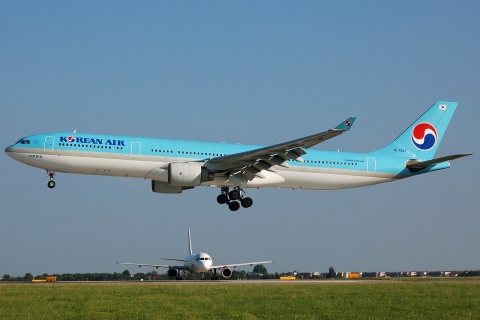 HL7587 - A330-323 - Korean Air Lines - PRG - 01-07-2008