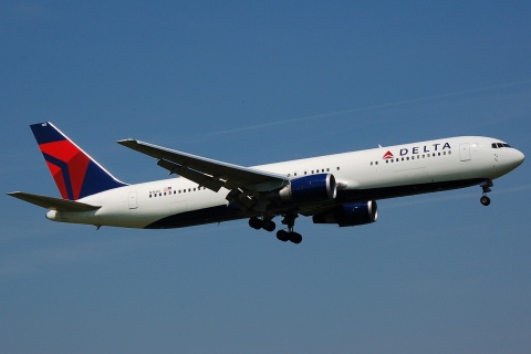 N1602 - 767-332(ER) - Delta Air Lines - LGW - 13-05-2008