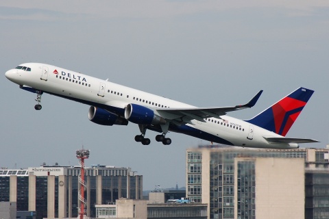 N722TW - 757-231(WL) - Delta Air Lines - BRU - 27-04-2008b