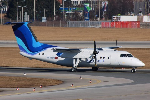 OE-HWG - DHC-8-102 - Austrojet - SZG - 16-02-2008a