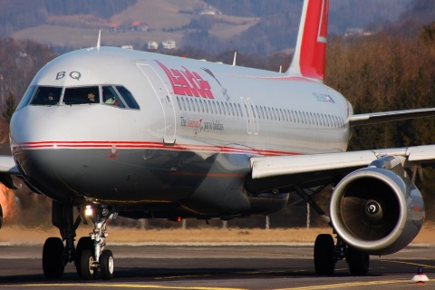 OE-LBQ - A320-214 - Lauda Air - SGZ - 16-02-2008b