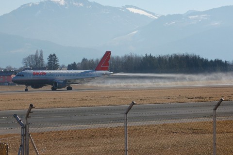 OE-LBQ - A320-214 - Lauda Air - SGZ - 17-02-2008b