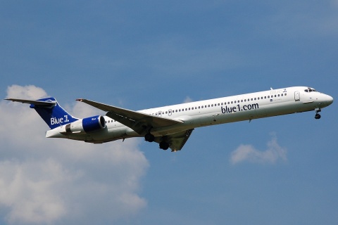 OH-BLU - MD-90-30 - Blue 1 - LHR - 12-05-2008