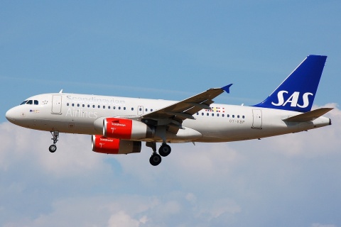 OY-KBP - A319-132 - SAS Scandinavian Airlines - CPH - 18-06-2008b