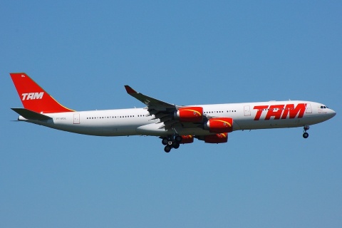 PT-MSL - A340-541 - TAM Linhas Aereas - FRA - 10-05-2008