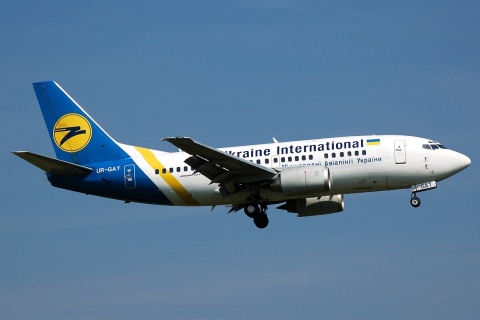 UR-GAT - 737-528 - Ukraine International Airlines - LGW - 13-05-2008