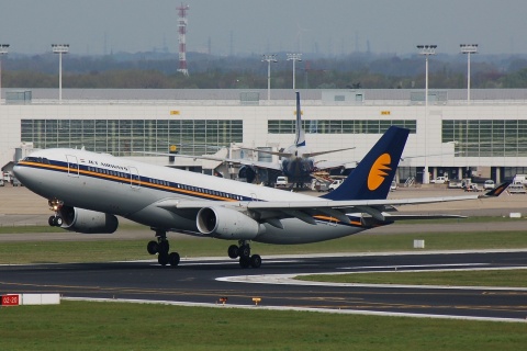 VT-JWE - A330-243 - Jet Airways - BRU - 27-04-2008b