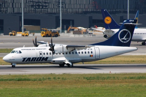 YR-ATB - ATR 42-500 - Tarom - VIE - 03-07-2008