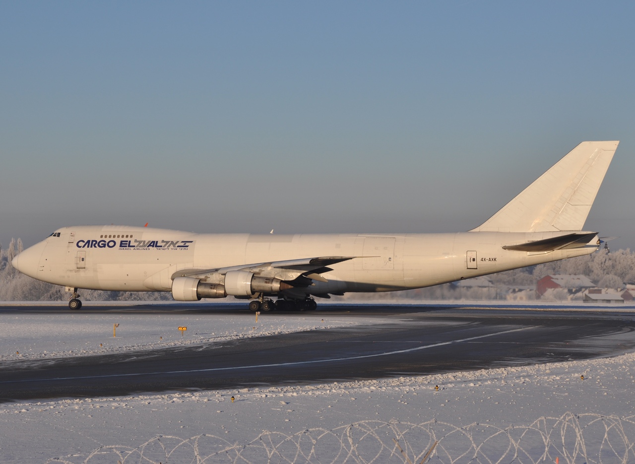 4X-AXK - 747-245F - El Al Israel Airlines - LGG - 09-01-2009b