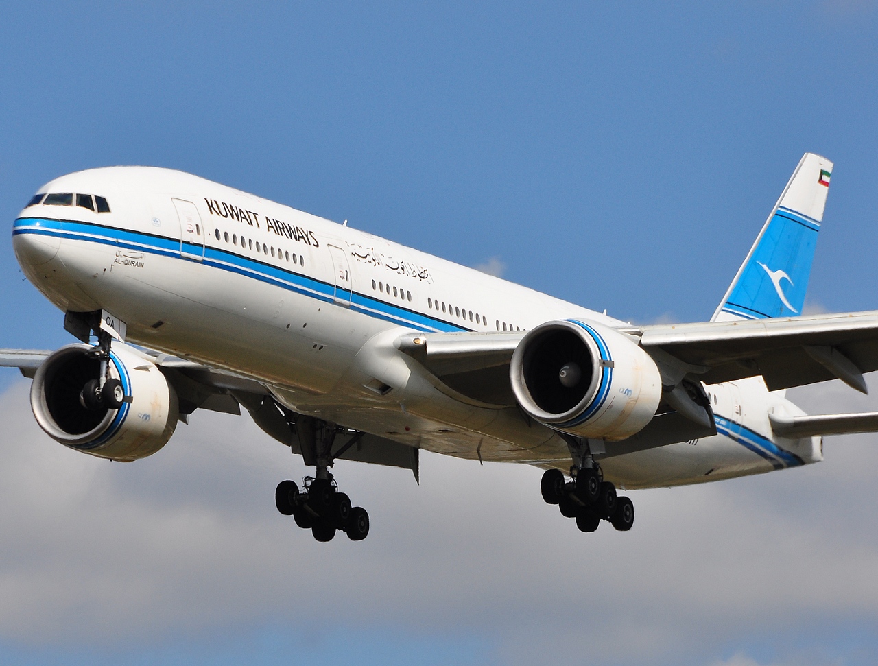 9K-AOA - 777-269(ER) - Kuwait Airways - LHR - 27-08-2009b