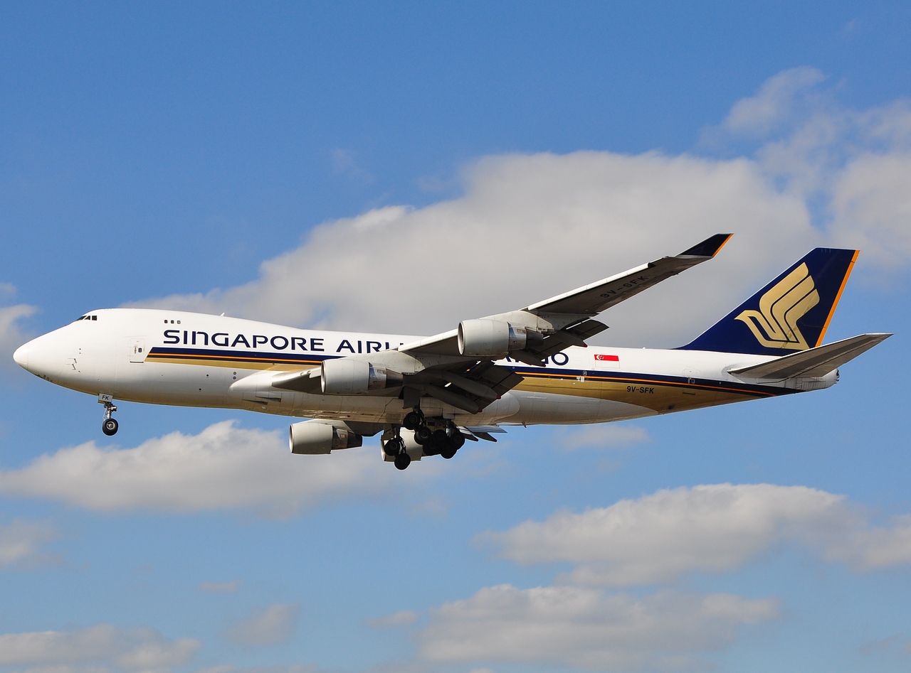 9V-SFK - 747-412F - Singapore Airlines - LHR - 27-08-2009