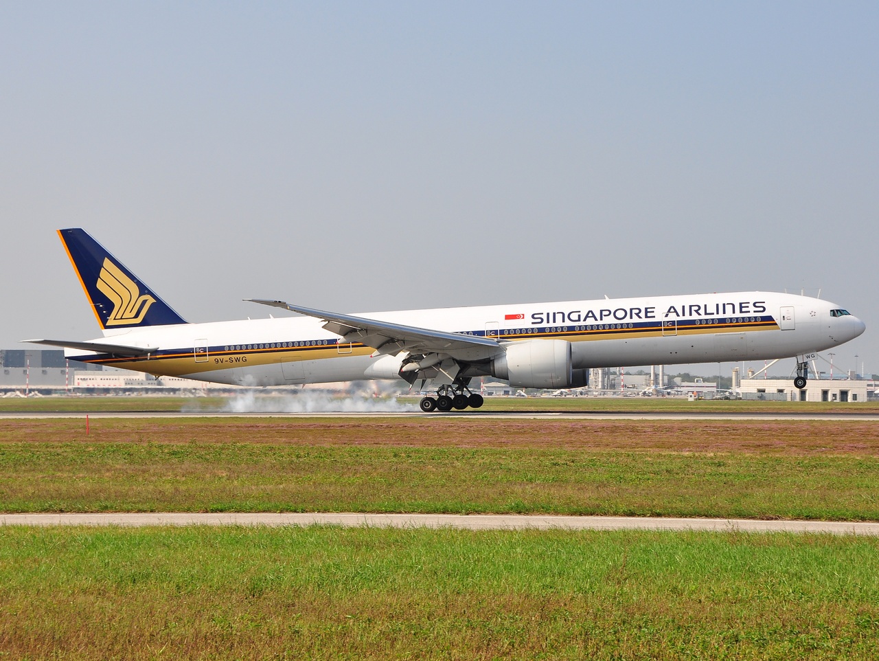 9V-SWG - 777-312(ER) - Singapore Airlines - MXP - 23-09-2009