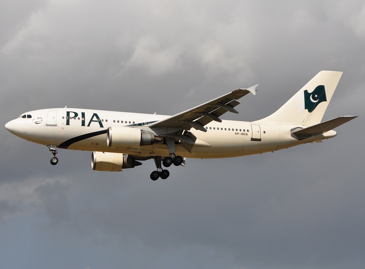 AP-BEB - A310-308 - PIA Pakistan International Airlines - LHR - 28-08-2009
