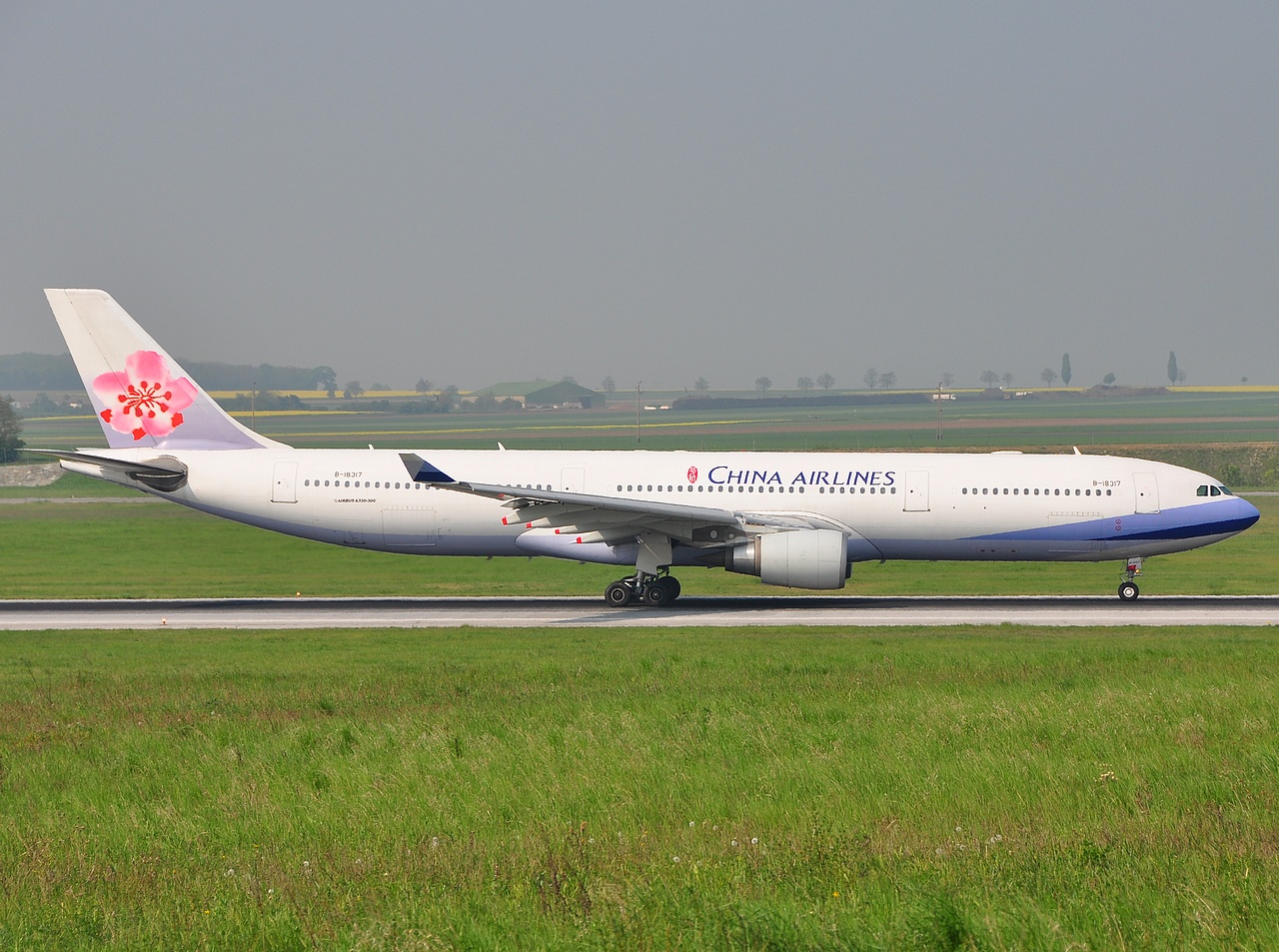 B-18317 - A330-302 - China Airlines - VIE - 24-04-2009