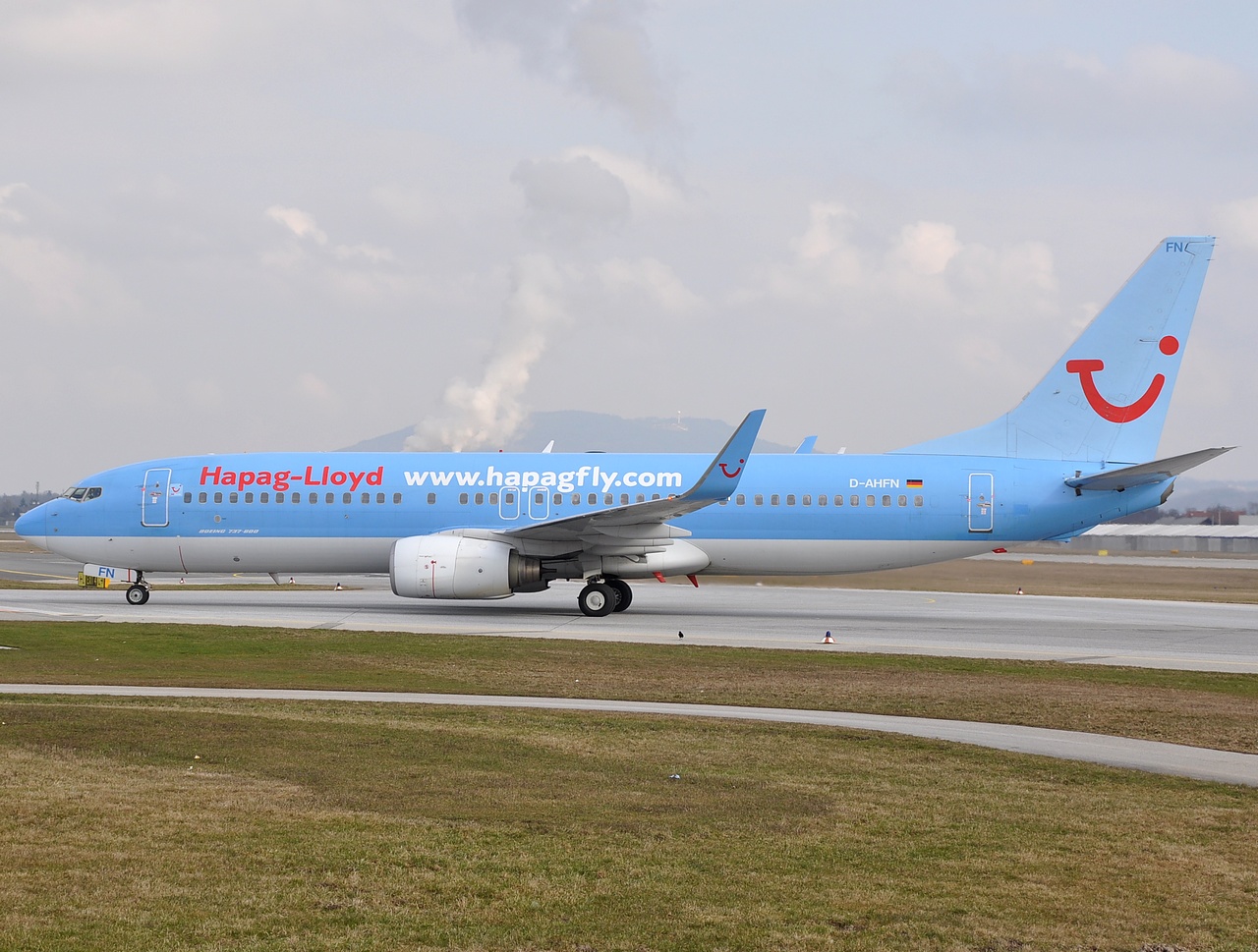 D-AHFN - 737-8K5(WL) - Hapag-Lloyd - SZG - 21-03-2009