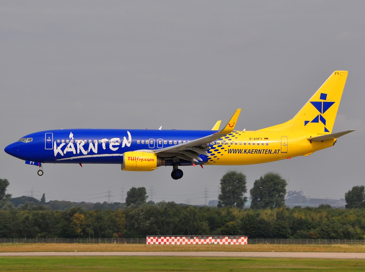 D-AHFY - 737-8K5(WL) - TUIfly - DUS - 06-09-2009
