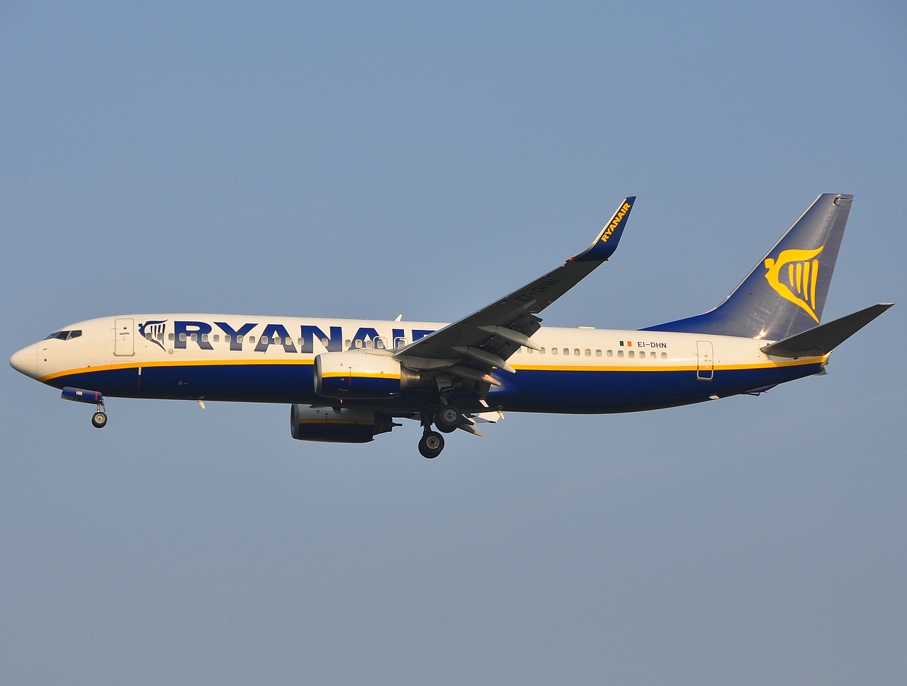EI-DHN - 737-8AS(WL) - Ryanair - HHN - 04-04-2009