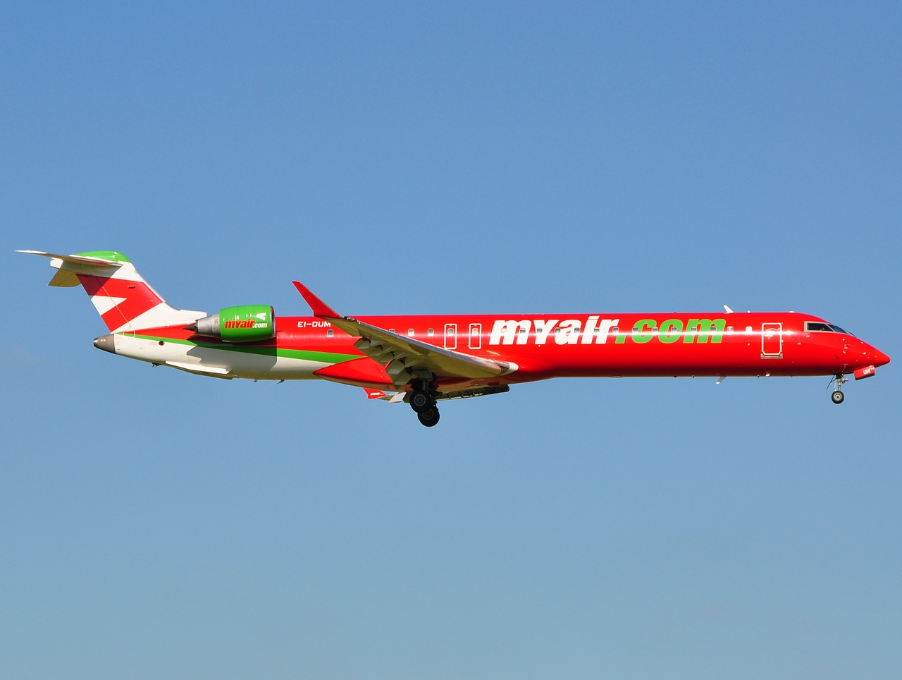 EI-DUM - CRJ-900ER - Myair - AMS - 23-06-2009