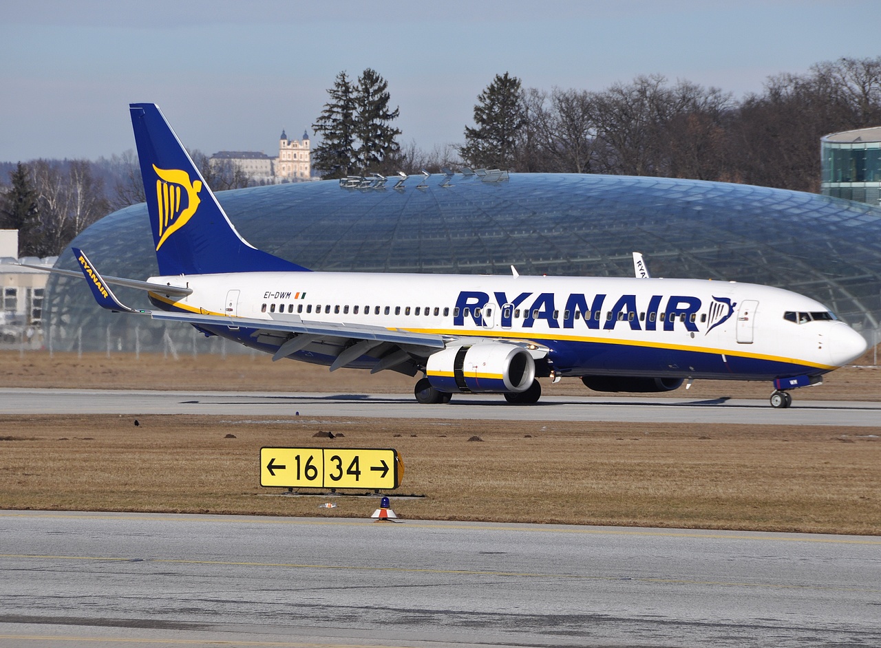 EI-DWH - 737-8AS(WL) - Ryanair - SZG - 28-02-2009